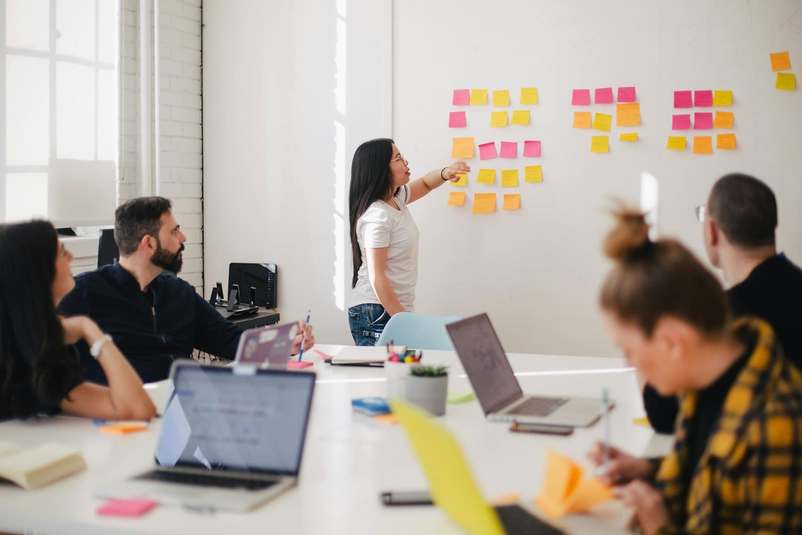 AcuFin Client Scenarios: How International Structures Work in Practice