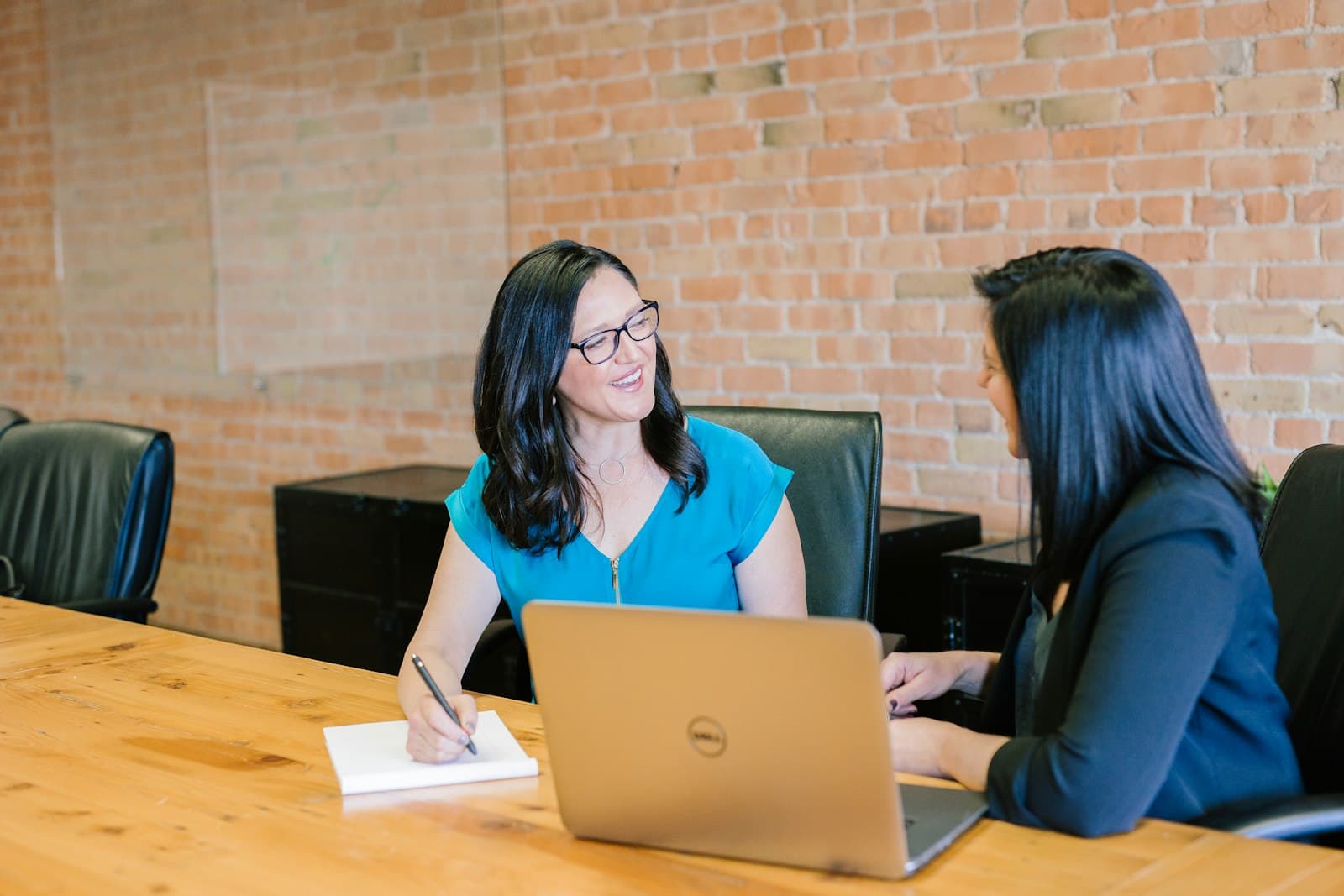 Investment Dealer vs Investment Adviser: Understanding the Difference